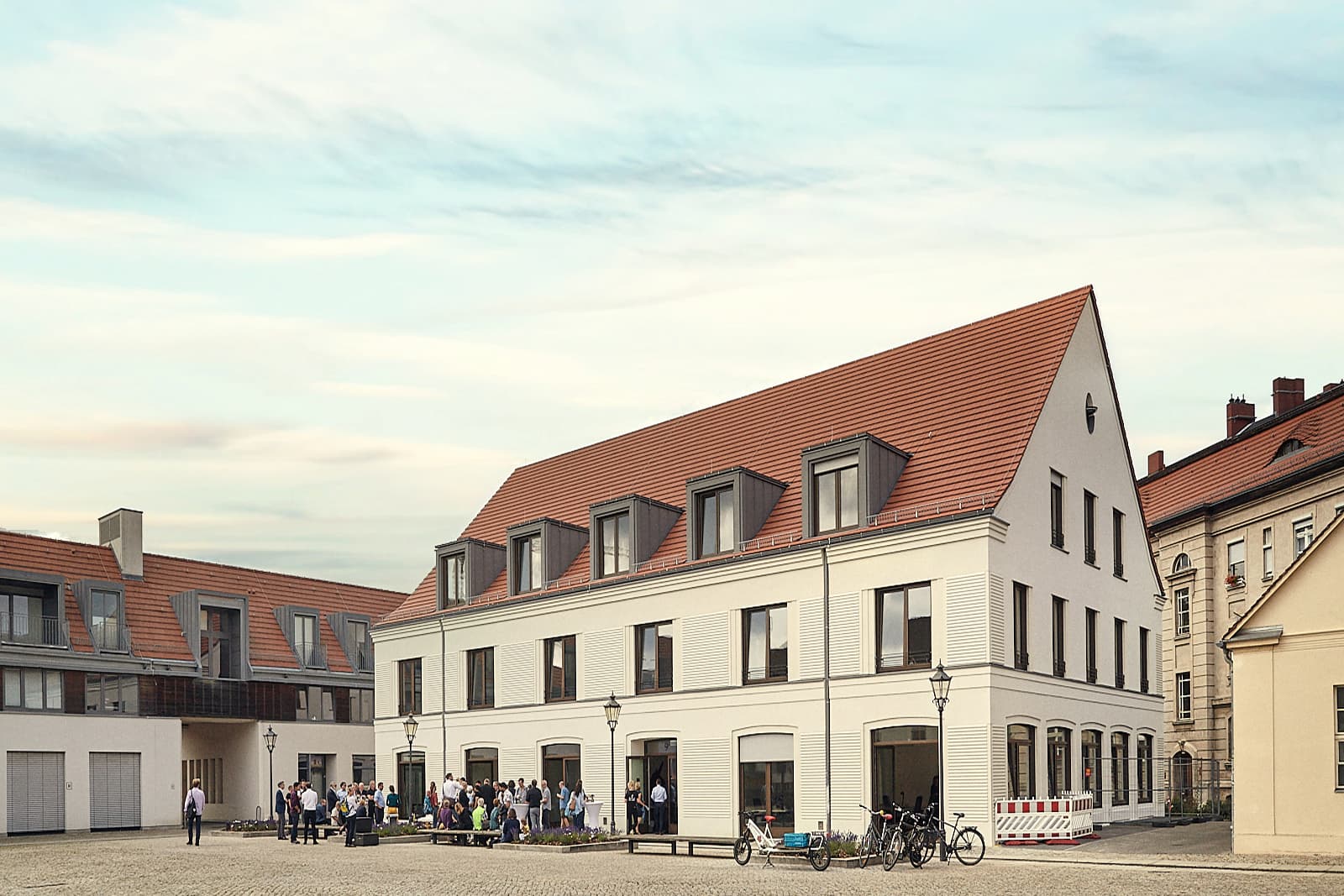 Außenansicht des Office Club Standorts im Haus am Platz am Neuen Markt in Potsdam